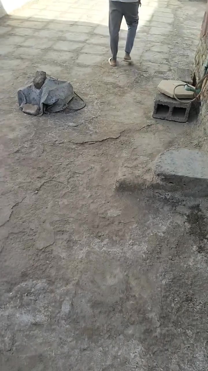 بيت للبيع موقعه حي الحسن قريب عله مدرست القدوس  مساحته 230او اكثر بيت جبير  سعره 10ملاين وبي مجال بصيط ااستفسار مراسلت صفحه او تصال ***********مكلف بل نشر
