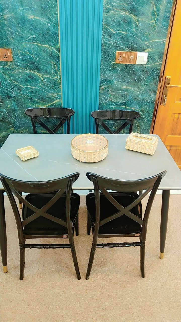 ميز طعام مرمر بورسلين بلكراتين ثقيل لاعلى درجة الميز مع 4 كراسي 185

 عنوان شارع فلسطين تقاطع الصخرة  موجود توصيل 
***********
