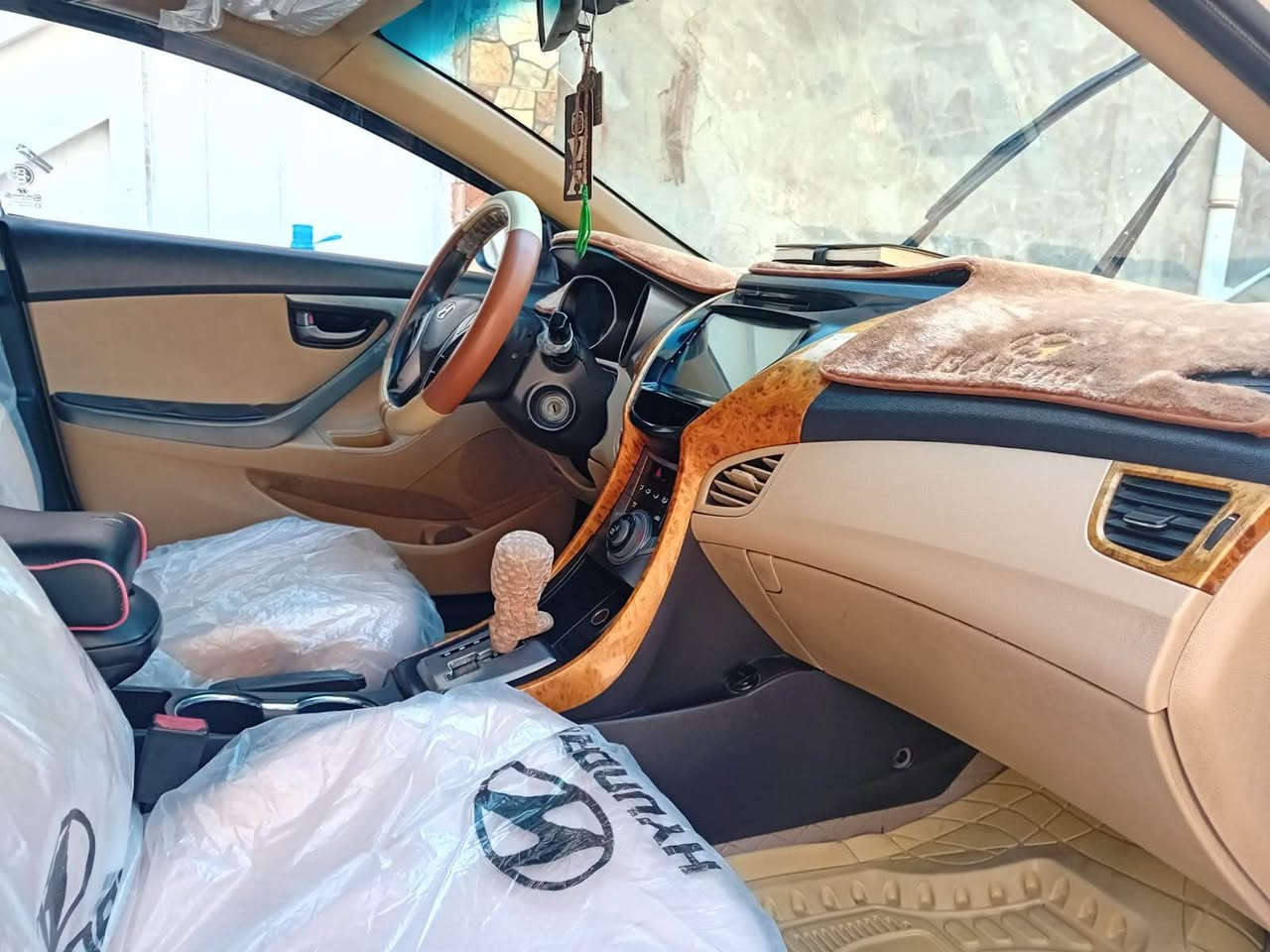سلام عليكم النترا وارد خليجي 
مديل 2014 مكينه 1800 دوش
فول موصفات كلش للأخير 
 سياره جاهزه من كلشي 
بأسمي رقم بصره نكليزي سياره جديده 
دواخل عسلي فتحه تبريد حداديه 
تايرات كير مكينه كله جديد 
السعر 103 ورقه 
غير متواجد عل نت 
انه مكلف بل نشر رقم صاحب سياره 
*********** البصرة, العراق
