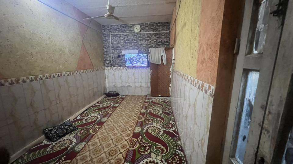 بيت للبيع حي الرحمه الأولى ١٠٠ متر طابقين أربع غرف نوم + صاله وديوانيه السعر ٣٢ ***********
