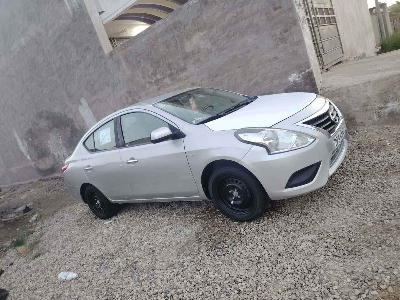 السلام عليكم
للبيع نيسان سني موديل 23 رقم واسط معوقين استخدام شخصي سياره عل وظع الشركة بعده
سونار مرفق 
كير مكينه بلادي
 تخم تاير جديد
 تبريد فول 
حداديه فول بلاديه 
السعر 100 وبيه مجال ***********
