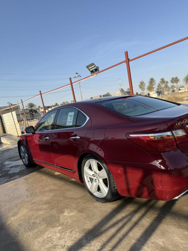 السلام عليكم لكزز ٢٠١٠  السيارة جديدة جديدة بمعنى الكلمة مكفولة من فتح وكص وصبغ ماعدا الدعامية الامامية 
السيارة وارد خليجي فول مواصفات اعلى مواصفات باللكزز 
بصمة شاشه بيبان شفط مساج تدفئة تبريد كشنات مواصفات متخلص   
السيارة جديدة بمعنى الكلمة ومابيها نقص شي جاهزه ١٠٠٪؜  وبالعافية عل ياخذها 
*********** رقمي
