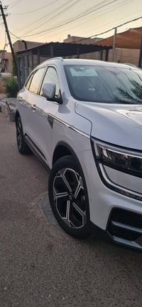 عندي سياره رينو كوليوس 2025 زيرو اللون ابيض باسمي رقم بغداد معروضه للب...