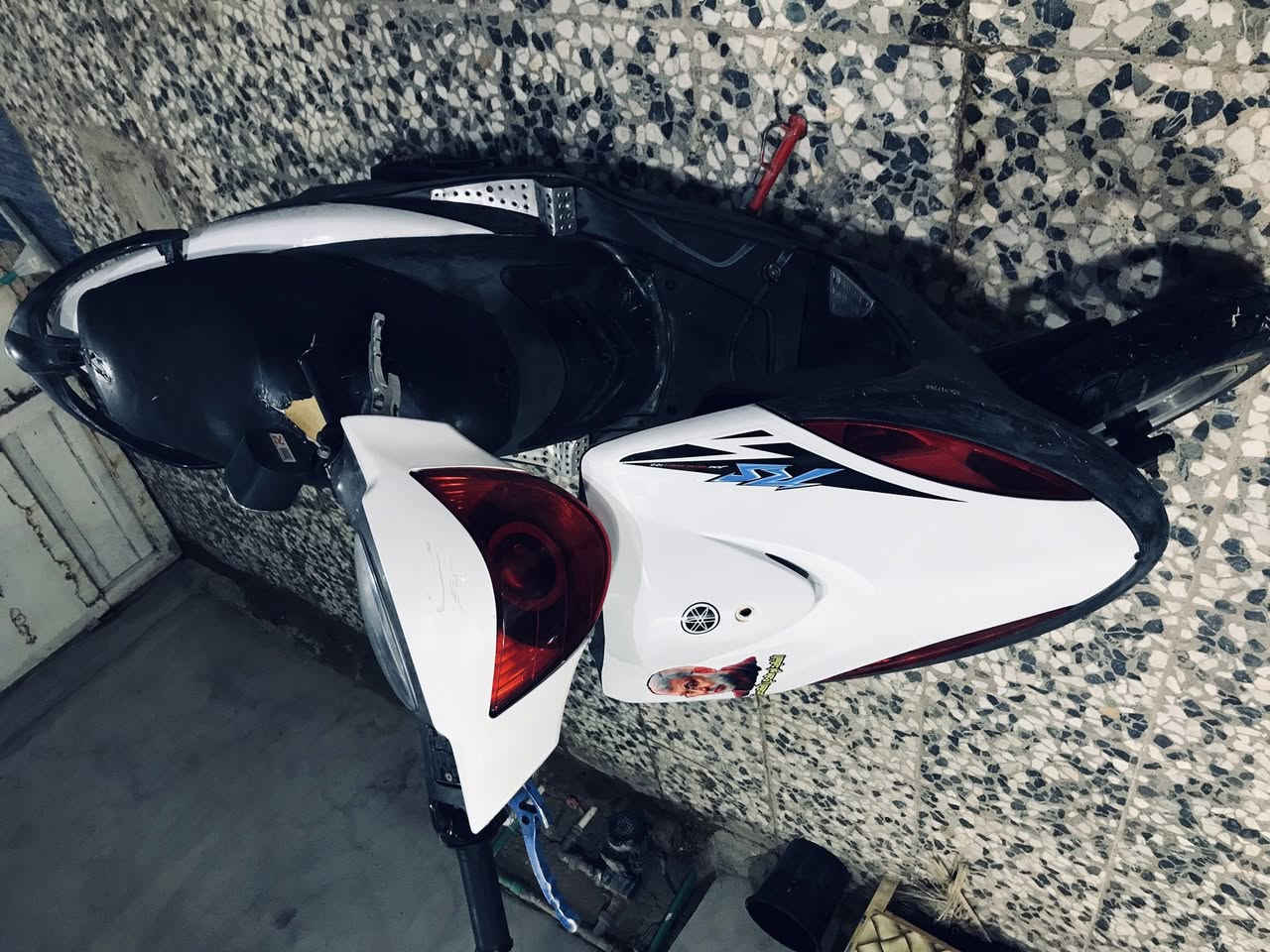 السلام عليكم
دراجه ماكس عدله 
كهربائياتها كلها شغاله 
مكينه خير من الله شلعه و معدله 
شغاله سلف و هندر نكره 
مكينه مفتوحه 55 
اي نقص ما بيها 

للمراوس فقط ب كير اصولي 

العنوان بابل ابو غرق 
الرقم بي واتساب ***********
