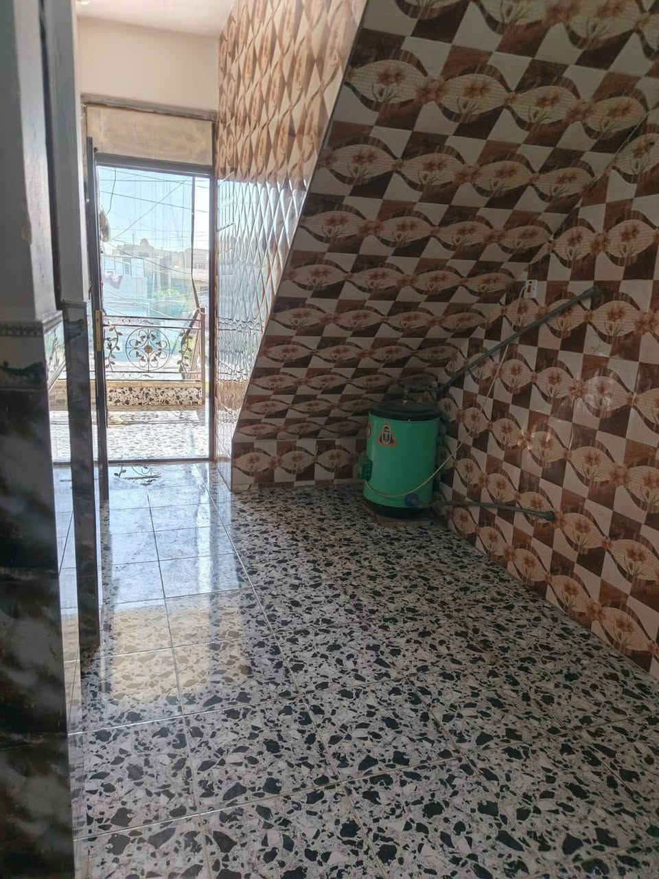 للايجار ١٢٠م بناء حديث طابق ثاني الشعب التجار الأولى قرب اعداديه بلقيس بيه ٢نوم واستقبال وخدمات مدخلين الإيجار ٤٥٠ للاستفسار ***********
