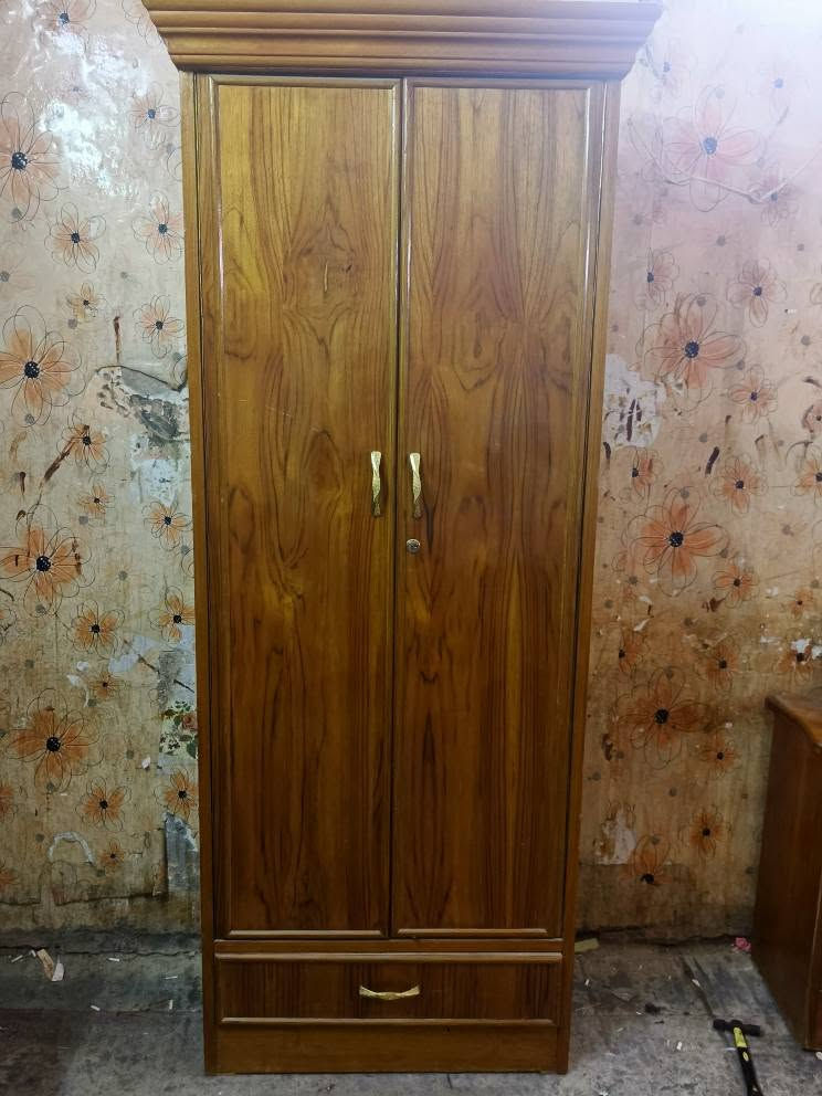 ‎غرفه اخشاب خمس ابواب ملحق للبيع ***********السعر 650صاج الزاويه كنتوريه موديل حديث اخت الجديده العنو‎ بغداد, العراق
