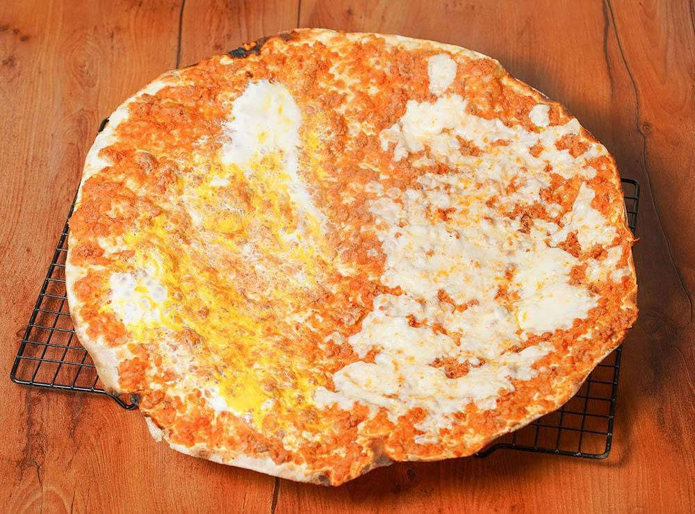 🍕🥩 الطعم اللي يرضي كل الأذواق! 😍
إذا كنت من عشاق البيتزا أو اللحم بعجين، فإحنا وفرنالك ألذ النكهات بمكونات طازجة وجودة مضمونة. 🔥
🍕 بيتزا بأنواعها الشهية.
🥩 لحم بعجين بطعم غني وعجينة هشة.
✨ طازج... ساخن... ولذيذ من أول لقمة.
📩 للحجز والطلبات راسلونا على الصفحة، والتوصيل متوفر.
***********

📍 الموصل – حي فلسطين ، مدخل دوميز سومر، قرب جامع طه رشان
بالعافية عليكم مقدمًا ❤️🍕🥩

