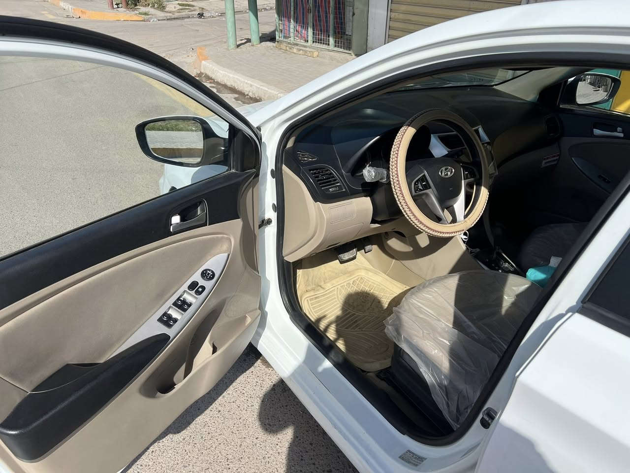 السلام عليكم اكسنت خليجي موديل 2016 بلو فول مصفات مكفولة من الدواخل مكفول من الميكانيك مكينة 1600 دوش المرغوب ماشية 97 بسمي مكانهة بغداد ترايهة وين ماتحب عليهة ادامة كاملة مكفولة من النقص للبيع سعرهة 104$ اذا اكو مراوس سبورتج او كونا مكانهة بغداد الدورة 
*********** تحياتي الكم
