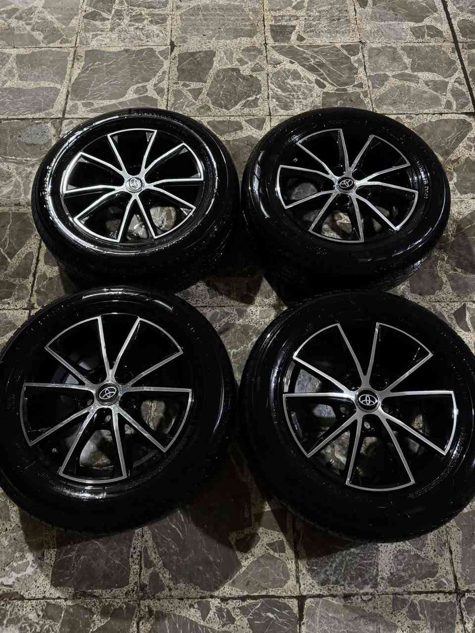 السلام عليكم
تخم ويل حجم 16
يرهم كامري -كورلا  

مع تخم اطارات 215/60/16 انتاج نهاية 24 نظيفات 

مكاني بغداد يتوفر توصيل 
***********
***********
