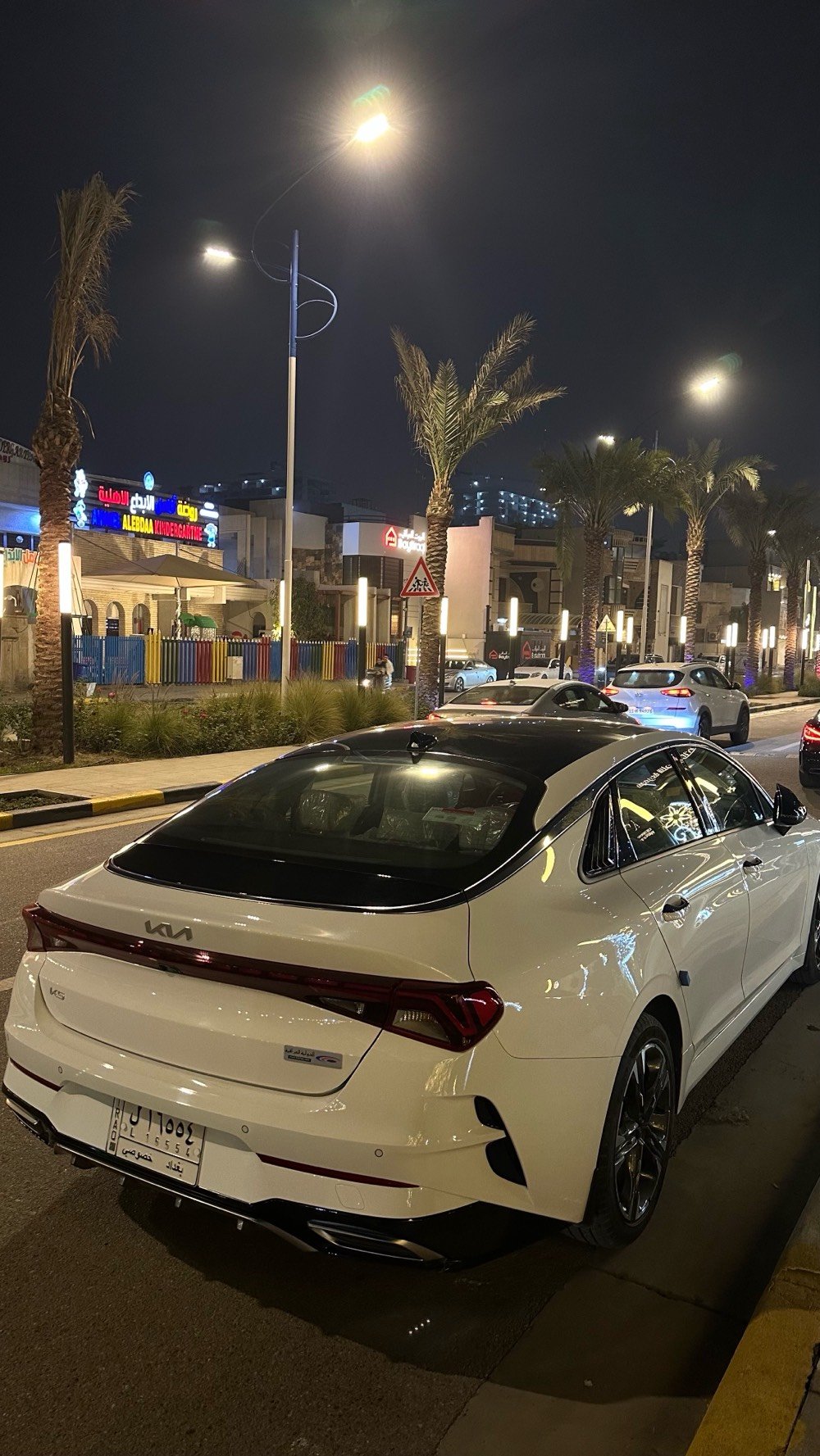 فول مواصفات Ex خليجي كشنات جلد وبنوراما ابواب دشبول مطعم صاج شاشة كبيرة تحكم ستيرن دخول ذكي وترحيب بصمة سايد بريك مكينه دوش 2.0 الفين كشن خزن ميموري كشن كهربائي شاحن لا سلكي ٤ مداخل usb قطعتين تبريد فول فول مواصفات كامرة خلفية بالبك وايضاً عند المشي اوتو هولد للازدحام 