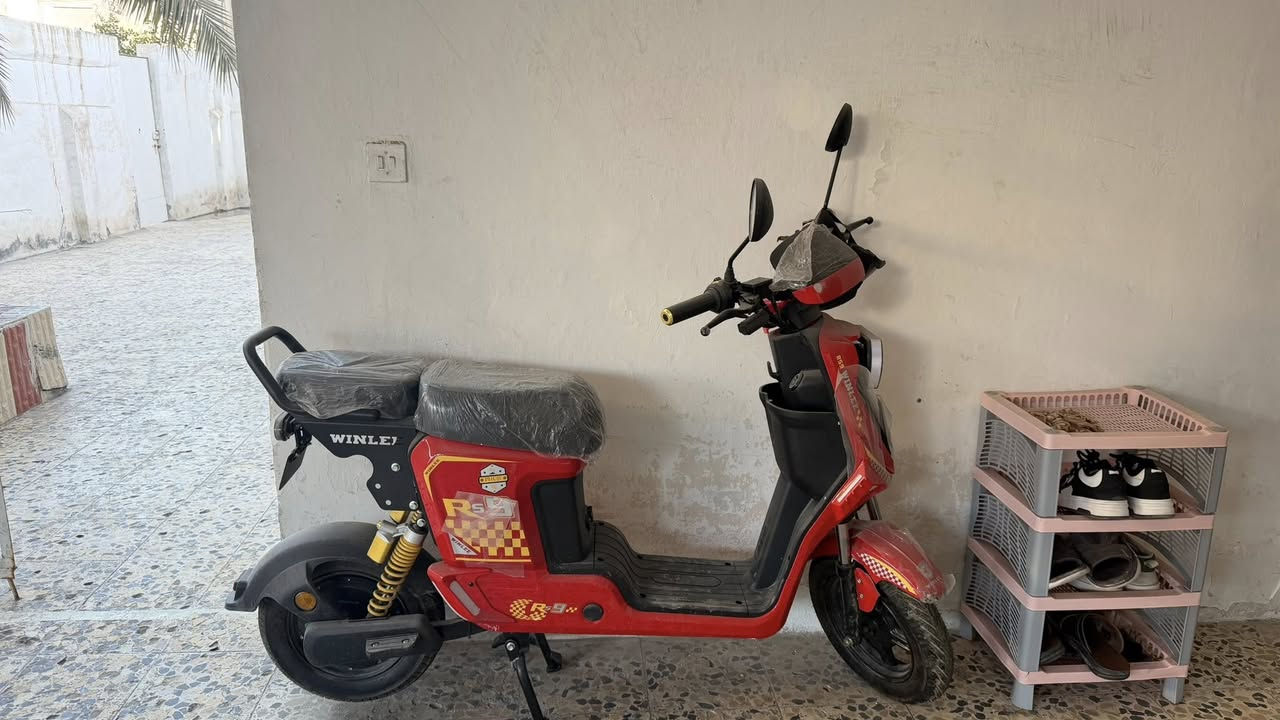 سلام عليكم دراجة Rs9 جديدة بلنايلون مالتها مااستخدمتها مرتين بس بطاريتها جدد 5 بطاريات عنواني البصرة الجنينة شارع البهو 
***********
السعر 575 وبيها مجال
