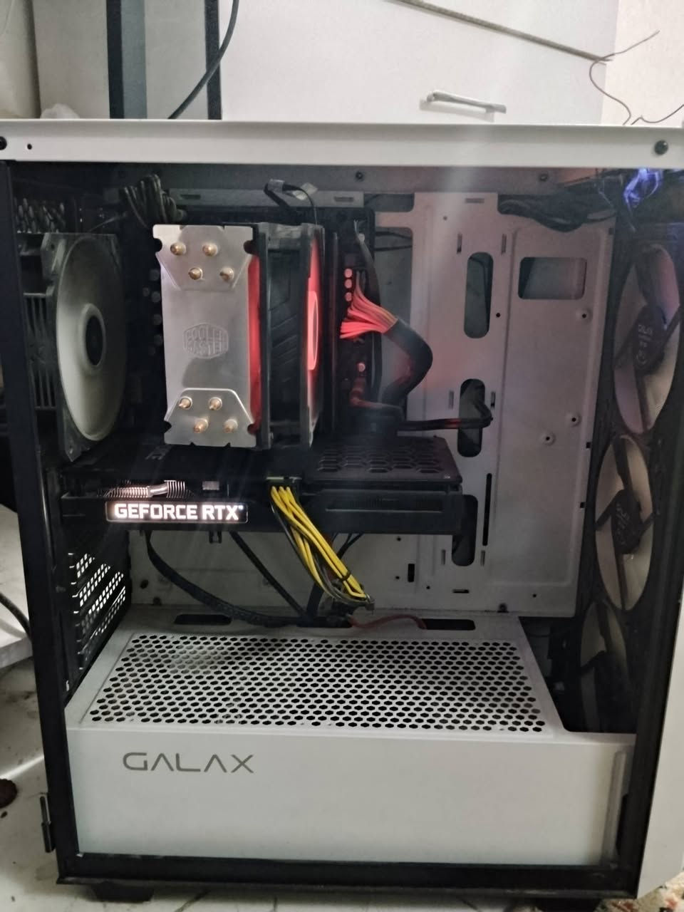 السلام عليكم *
بي سي گيمنگ للبيع مواصفات قوية وبسعر حلو
GPU : RTX3060 12GB gainward ghost
CPU : INTEL CORE I5 10400F
Motherboard : asrock b510 جيل 11
RAM : 16gb 3200mhz
case : galax 01 white 4 argb fans
cpu cooler : coolermaster
storage : 1tb hdd+2tb hdd+128 ssd
psu : thermaltek 750w
يو بي اس 3000 مع الضمان سنة السعر
شاشة Lg 32inch 
ماوس havit وكيبورد redragon dragonic
850 بي مجال حك الجية 
يرهم بس الكيس ب 750
  مكاني بغداد الدورة شارع 120
للتواصل متواجد واتس و اتصال ***********
