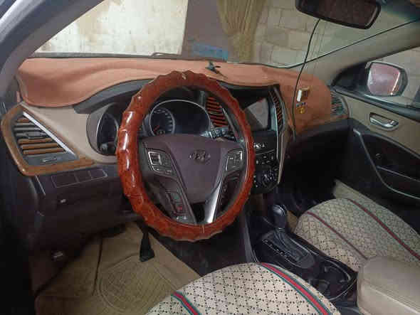 سنتافي البيع مديل ١٥ رقم اربيل سنويه منتهيه تريد تحويل وكاله حاضر سياره احله من صوره بيه سونار بدون ايرباك اثر ضربه بصيطه حداده 100/100شاشه تحكم ستيرن تبريد شغال سبعه راكب محرك الفين وربعميه ماي اصلي شركه دهن احسن نوعيه سياره جاهزه سعر 150 وبيه مجال لطيبين رقم صاحبه ***********
