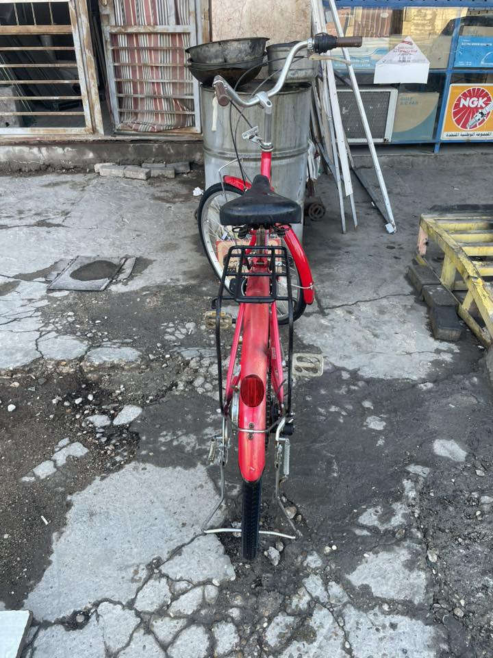 السلام عليكم باسكل بناتي لبيع حجم ٢٦ يجي عكرب و الباسكل كلش نظيف تايراته جدد و الوياله ملاته جدد الباسكل كلشي ما ناقصه العنوان بغداد العامريه شارع المنظمه الرقم *********** السعر ١٤٠ الف و بي مجال
