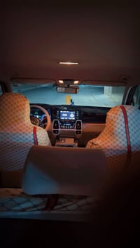 سورنتو موديل 2022 -7 راكب -اضواء محيطية داخل سيارة   -بصمة   شاحن واير...