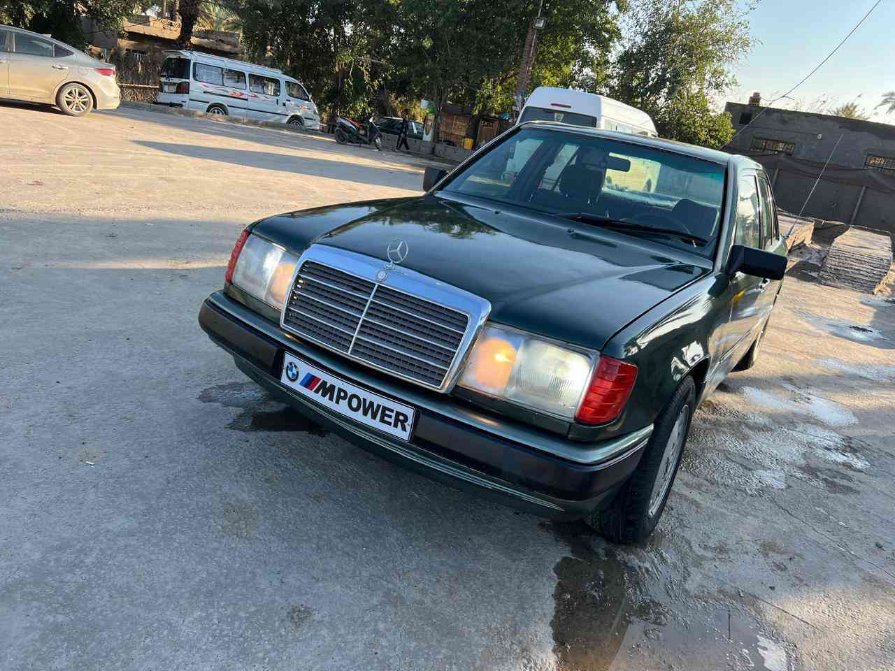 سلام عليكم 
مارسدس دب 300SE 
موديل 1990
رقم الانبار ألماني سنويه لغاية 2028
مصبوغه عام للجماليه 
كير ومكينه بلادي مكفولات  
حداديه تخم تاير 
كهربائيات كله شغاله مكفوله من الضربه
سياره جاهزه كل نقص مابيه  السعر50 وبيه مجال 
مكان السياره كربلاء طويريج 
 للاتصال ***********
