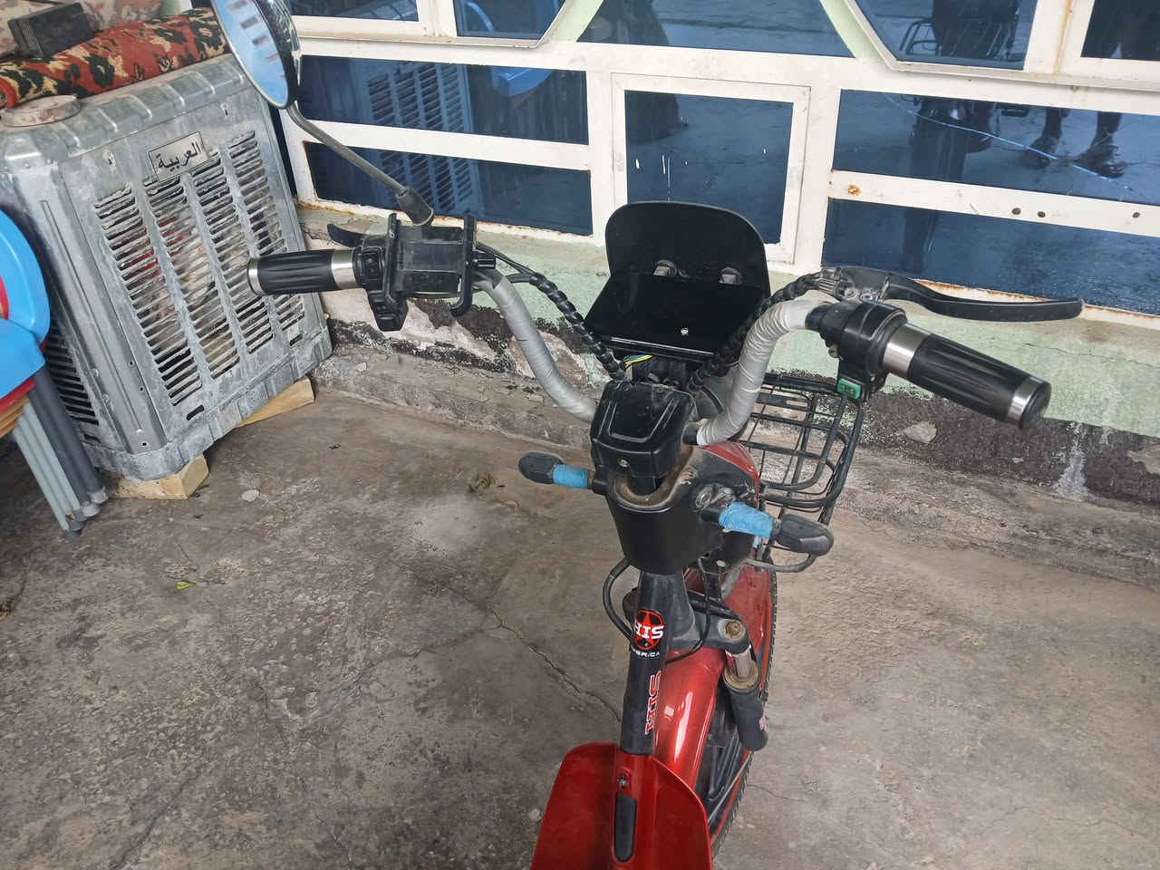 سلام عليكم دراجه شحن موديل2024بطاريات صارلي شهر ونص من بدلتهن كلشي فولل اربعه نمر سرعته 99 بيهة ابلوتوث عيني الدراجه فولل ماشالله وشرط عل فحص سعرها 300  رقمي متواجد عل واتس ***********
