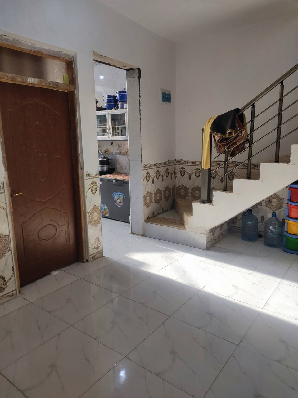 السلام عليكم بيت زراعي للبيع ناحيه اور سديناويه 100متر صب كونكريت بلوك كهرباء منطقه حي الرحمان كل الخدمات متوفره السعر 45 وبي مجال ***********
