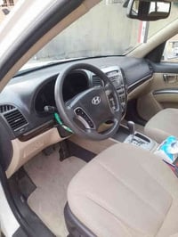 للبيع – هونداي سنتافيا 2011 اللون أبيض وارد خليجي 7 ركاب 6 سلندر غير م...