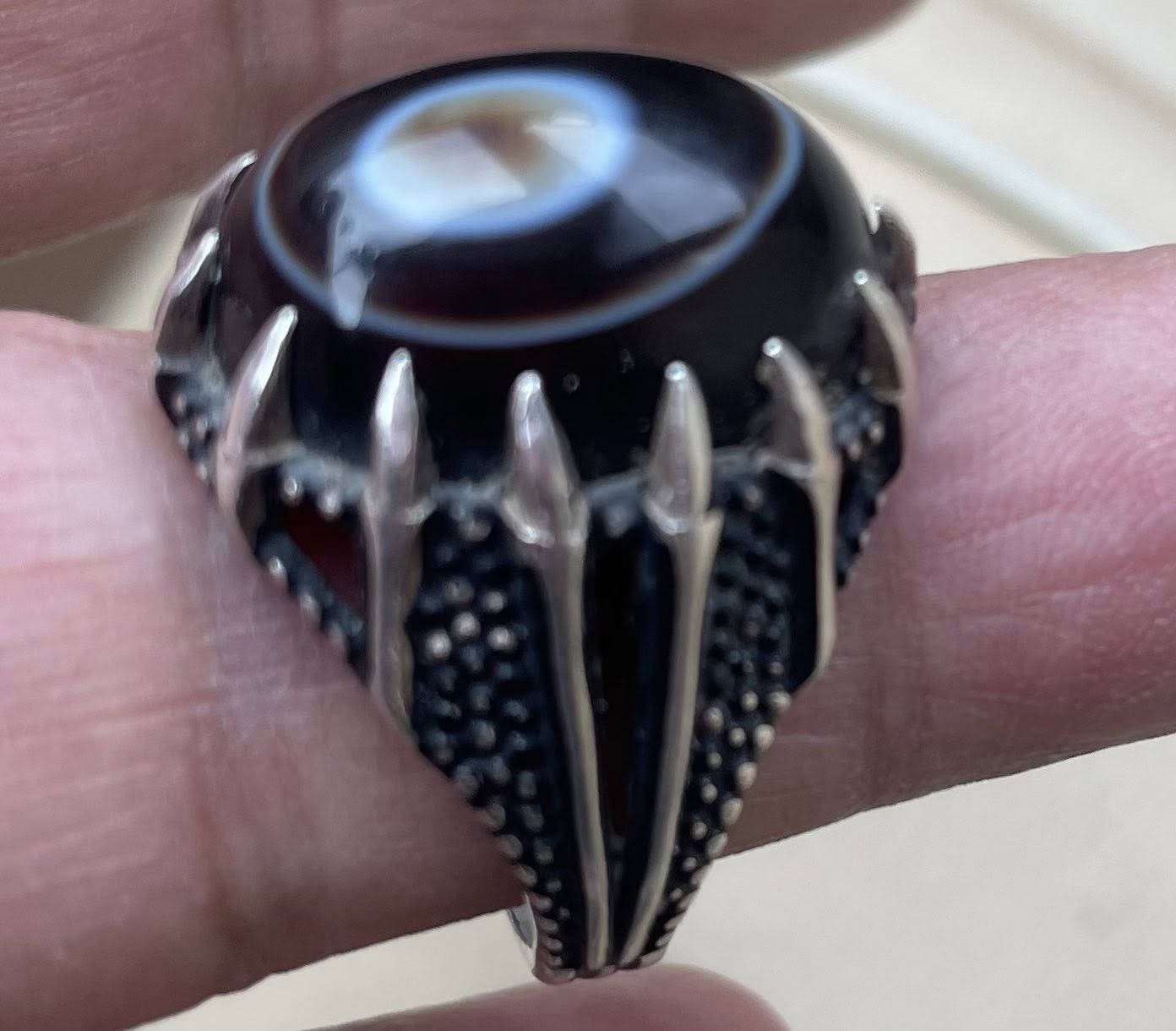 للبيع ما اعرف نوع حجر قياس 24. 50 الف أريده  *********** وتساب
