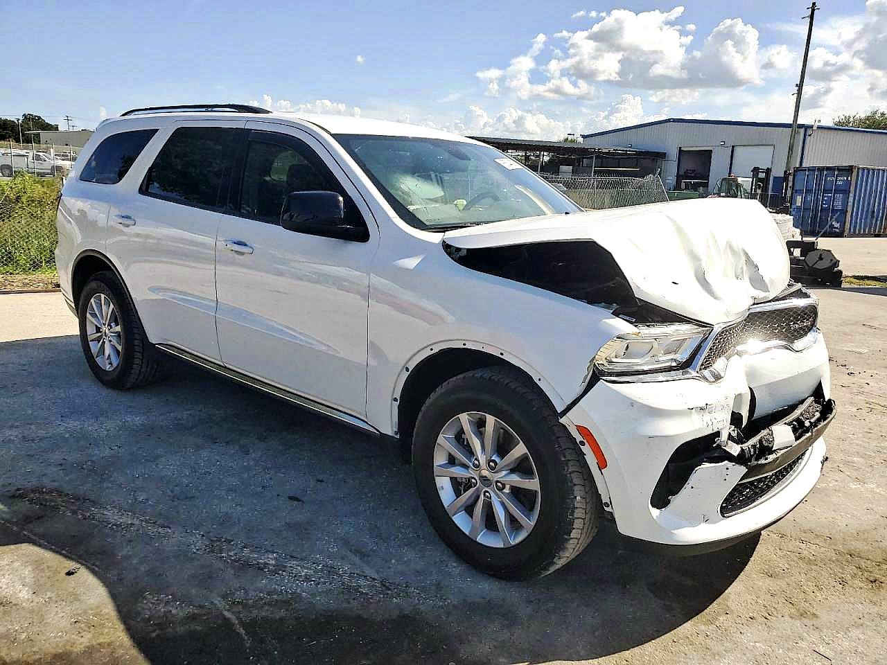 للبيع دورنكو موديل 24 حادث بنيد حاليا بالطريق الى العراق التواصل ع الرقم ***********
