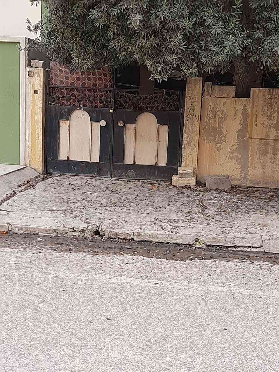 من قلب حي الميثاق 🛑 🛑 🛑 🛑 🛑 🛑 
دار للبيع مساحة 200 متر 
طابقين 🫸 👉 👉 👉 👉 👉 
بناء نضيف 
بحساب ارض 
موقع مميز جدا يبعد 100 متر عن السوق 
سند ملك صرف 
شرط التحويل 
للاتصال والاستفسار ***********
***********
