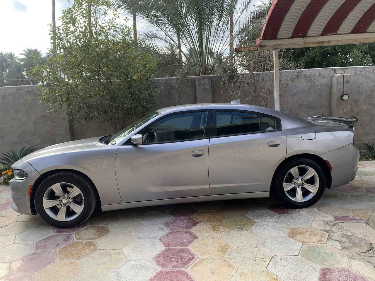 السلام عليكم تشارجر 2016 sxt فول موصفات عدا الفتحة السيارة استعمال شخصي مال موظف    باسمة السيارة  من 2017 إلى الآن موجودة عدة السيارة ما متعوبة جامدة أخت  2025  حدادية جديدة  صار شهر من شادلهة  تيارات جدد  ما عايزة لو ربع  حادثها  قطعة وحدة  فقط بنيد  بدون دواخل  موصفات السيارة:
1- تشغيل عن بعد 
2- تحكم استيرن 
3- ثلاث وضعيات قيادة 
4-شاشة كبيرة حجم 8.4انج
5-كامرة خلفية
6-حساسات خلفية 
7-هيترات بالمري 
8-كشنات حضن
9-سماعات الباين 
10- تبريد قطعتين ثلج 
11- تدفئة بالكشنات 
   12- تحكم كهربائي كرسي السايق
13-مثبت سرعة
14-تراكشن مانع انزلاق 
15-تحكم كامل بالإنارة 
مكان السيارة بابل الطريق السريع قرب محطة انوار بابل   السعر 185 ورقة وبيه مجال
للاستفسار *********** -***********
