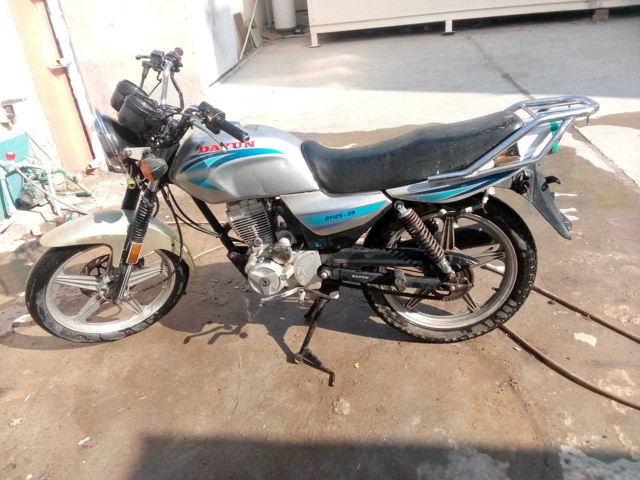 دايون عضم رصاصي موديل 20 كلك مكفوله  من السرقه موجود بليته ورقم شاصي كهربائيات كله شغاله الشراي بي خير ويدلل
***********
