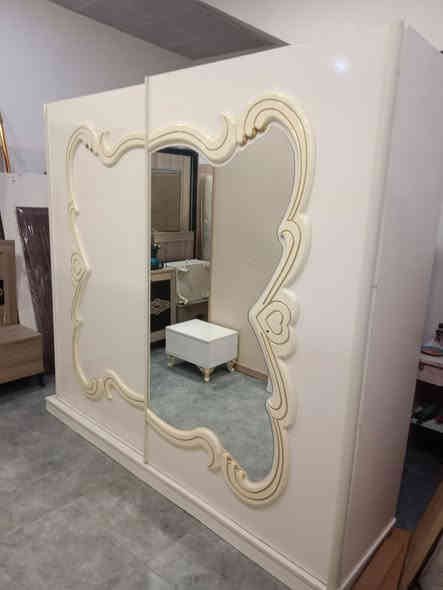 غرفة نوم للبيع مع شد ونقل ودوشك واصل للبيت سعر 350 للتواصل ***********
