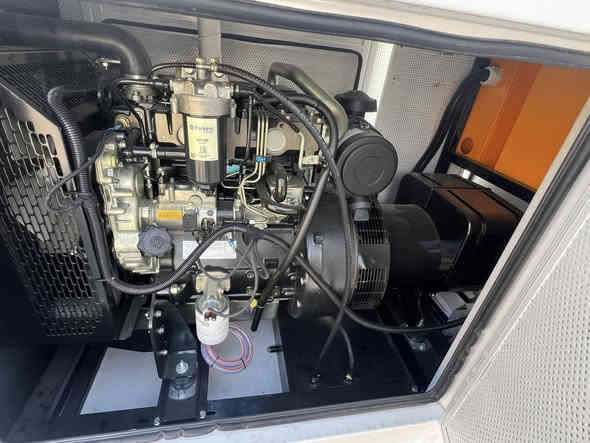 السلام عليكم.                                                 توفرت مولدات بيركنز انكليزي اصلي كافة الاحجام من 20 كيفي الى 2000 كيفي 
رأس توليد لوري سومير فرنسي 
كاتم مستورد بنسبة عزل 85٪ 
كاتم محلي بنسبه عزل 95٪
شاشة حماية ديبسي انكليزية 
ضمان حقيقي سنة او الف ساعة عمل ايهما اقرب 
نظام اوتو 
وبشهادة منشئ مصدقة من السفارة العراقية في بلد المنشئ 

توصيل داخل بغداد مجاني 
ويوجد توصيل لكافة المحافظات 

العنوان الكراده شارع 62
للاستفسار عن الاسعار 
مراسلة الصفحة 
او الاتصال على الرقم التالي ***********
