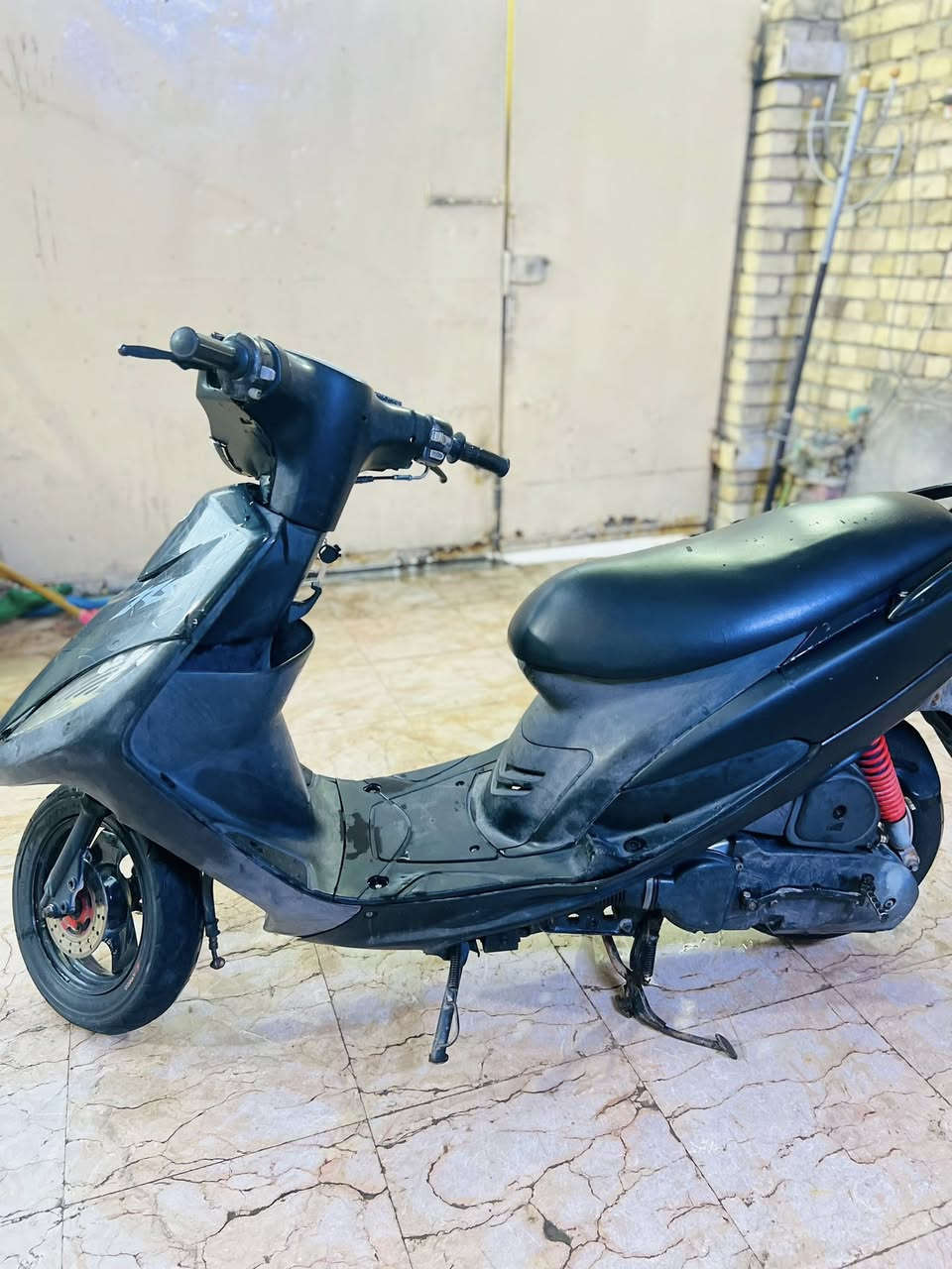 للبيع السعر ٧٠٠ وبيها مجال ما مفتوحه دراجه بلاد.                                ***********. متواجد واتساب وماسنجر.
