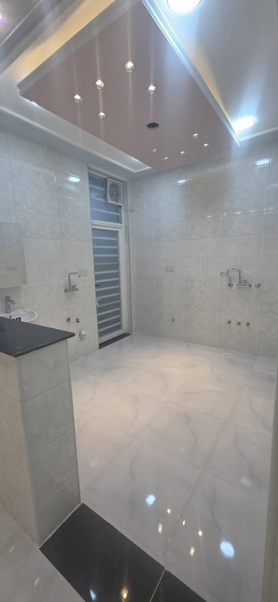 سلام عليكم مشتمل لبيع منطقة خاجيه رقم القطعه 676 خدمات كامله طابقين 3غرف نوم جديد *********** ***********   مساحته 100م شغل درجه اولى شرط
