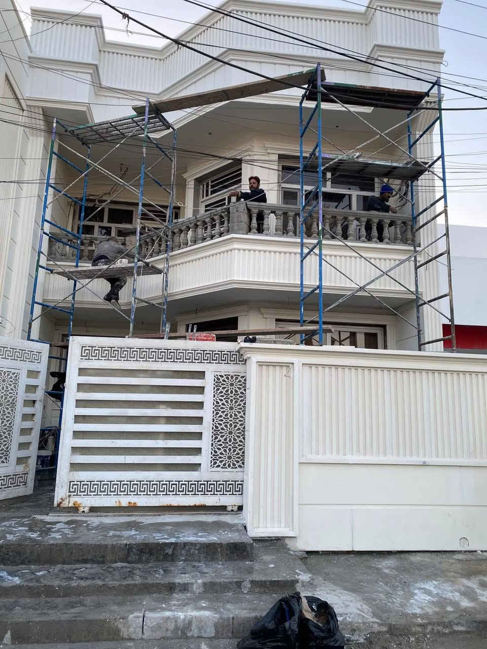 السلام عليكم شغل تغليف واجهيات بالفوم التركي+ لبخ شغل درجه اولى المكان بغداد متفرغ حاليآ ***********📞
