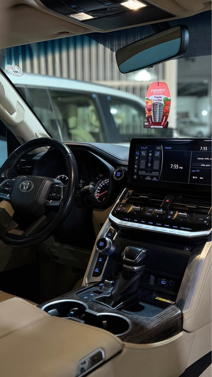 Land Cruiser 2022. V6 VX  (SAS)

تويوتا لاندكروزر ساز 2022 
المواصفات ڤی ئیکس (VX) 
* العداد ( 120 الف كم)
* ضمان تويوتا العراق ساز شاشات تطبيق
* ﻿﻿اللون : اسود
* ﻿محرك 6 سلند 
* ﻿﻿بصمة تشغيل عن بعد
* ﻿﻿بصمات ابواب
*شاشە دیجتل 
* ﻿﻿فتحة سقف (سلايت)
* ﻿كشنات جلد بيجي
* ﻿﻿كراسي كهرباء
* ﻿﻿تبريد كشنات 
* ثلاجة وسطية
* جنطة كهرباء
* شاحن وايرليس
* حساس امامي خلفي
* مري طي كهرباء 
وباقي مواصفات VX
سعر: ($615)
مكان السيارة  (اربیل)
رقم صاحب السيارة 9009 660 0770 -6956 716 0750 أربيل, العراق
