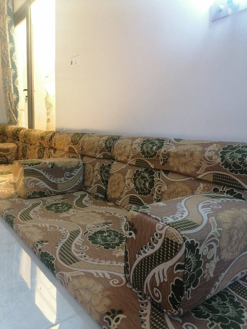 جلسة عربية للبيع
استخدام قليل جدا

للإستفسار الاتصال على الرقم ***********
