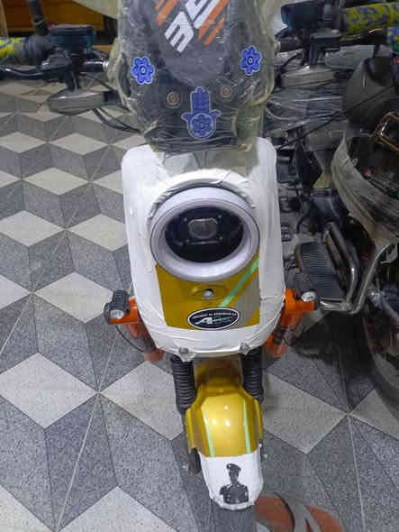 سلام عليكم دراجه شحن للبيع خمس بطاريات عل فحص كهربائياته كلهه شغاله موديل 25 بعده زيرو سعر 450 الف مكاني رمادي رقم تليفون ***********
