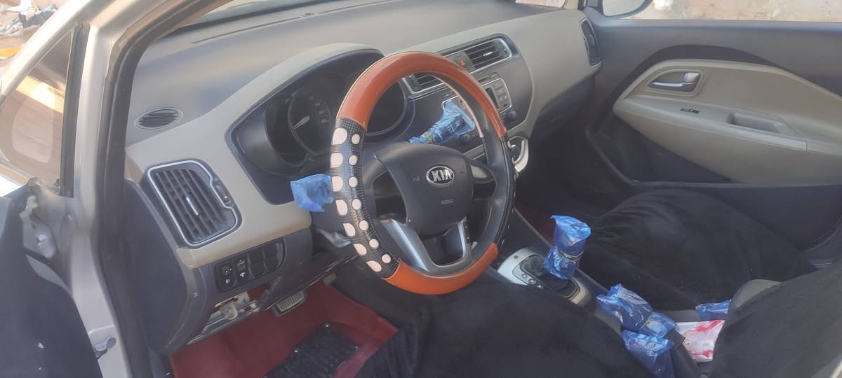 كيا ريو ٢٠١٦ خليجي رقم نجف بسمي مشروع وطني محرك ١٦٠٠ السيارة مكفوله من عده قطعه وحده والباقي كفاله جاهزه مكينه وكير وتبريد وحداديه تخم تاير 
السعر ٩٠ وبيها مجال  
‏‪***********‬‏
مكاني نجف النجف, العراق
