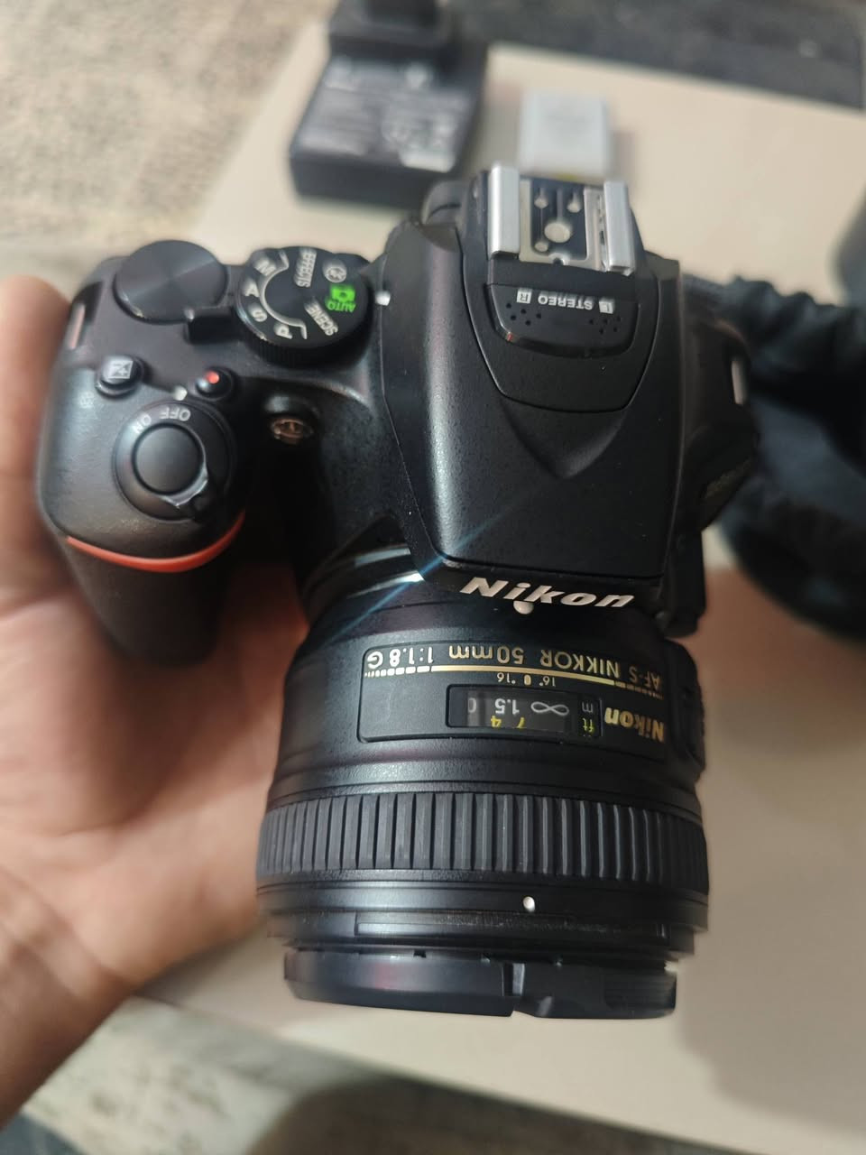 كامرة نيكون D5600 للبيع وياها عدستين موضحات بالصور 
الكامرة نظيفة كلش مامستخدمة هواي استخدام شخصي 
وياها كل ملحقاتها 
مستعجل على بيعتها انطيني سعر بس لاتكسر بيها


**إذا كنت صاحب هذا الإعلان وتريد حذفه لأي سبب، رجاءا أرسل رسالة إلى الدعم الفني**