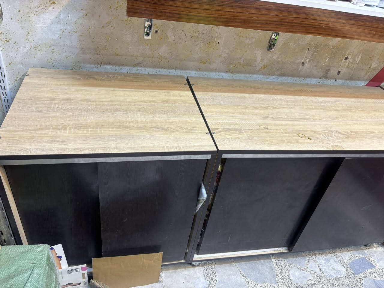 سلام عليكم عندي يدكور  احذية مجرات سحب  نظيف جدا خشب تركي  للبيع ب200  ومكلفني هواي ابو المصلحة يعرف  
الاستفسار ***********
