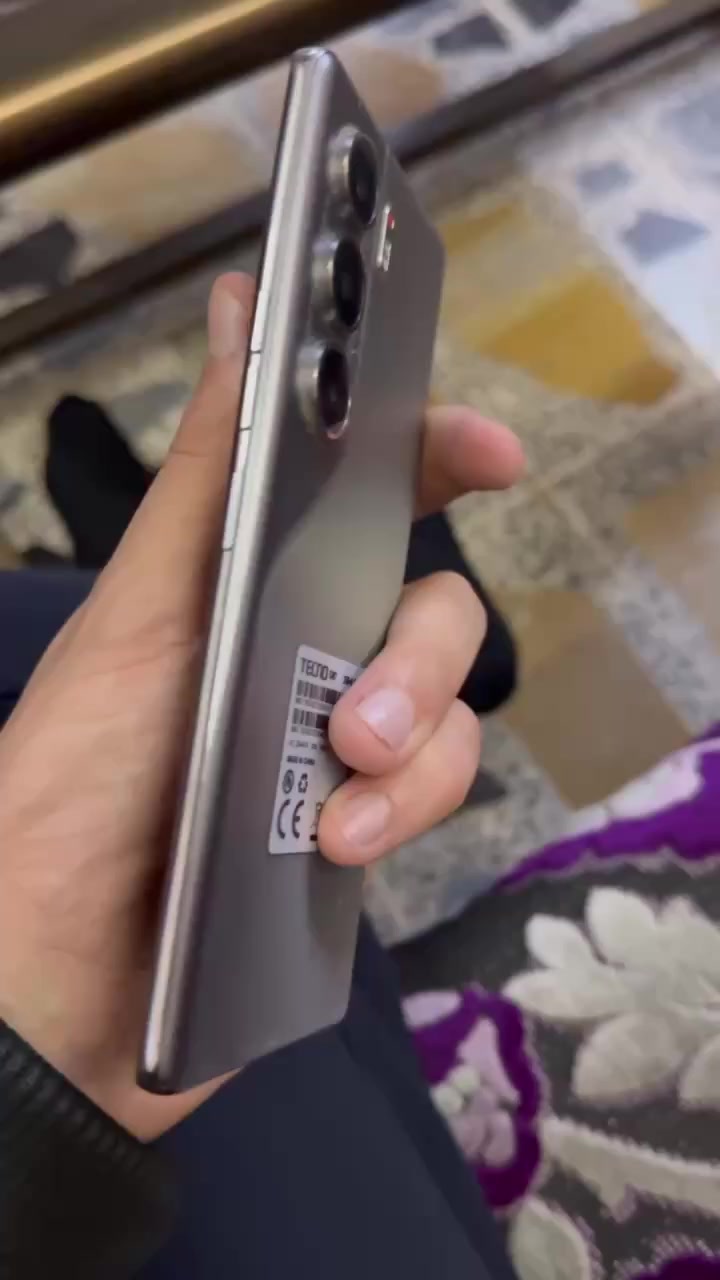 السلام عليكم .... تكنو كامون 40برو 5G صارلو شهر من مستخدم للمراوس ب أيفون 11  أو 13 عادي يكون مبدل ضهر أو بطارية للتواصل خاص أو *********** متوفر واتساب
