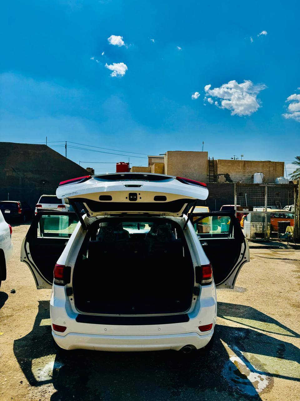 للبيع فقط جيب لاريدو (S) 
موديل2020 اصل

السيارة حادث جاملغ وباب السايق

قوة المحرك 3.6L (6v) 

داخل أسود بلادي 

تحذير خروج عن المسار 

نقطة عمياء 

دفع 4x4

فرش المقاعد جلد الأمامية كهرباء 

المقاعد الأمامية تدفئة وتبريد 

ذاكرة حفظ وضعيات الجلوس 

تدفئة ستيرن 

سقف بنورما 

شاشة حجم 4.8 

نظام خاص لطرق الوعرة 

مصابيح الأمامية زنون 

مصابيح LED

كشافات ضباب زنون 

تشغيل عن بعد 

صندوق كهربائي 

رادار عدسة 

حساسات امامية 

حساسات خلفية 

كامرة خلفية 

ويل قياس 20 اسود لماع 

المرائة بـ خاصية التعتيم الذاتي 

مرائة امامية كهرباء 

بلوتوث تلفون 

تحديد سرعة 

تحديد مسار 

نظام تشغيل وإطفاء أتوماتيكي 

نظام بريك اتوماتيكي 

السيارة سبيره منازل 

مواصفات S معروفه 

رقم بغداد بسمي 

السيارة جديدة بـ معنى الكلمة 

عنوان ناصريه مركز 
السعر خاص 
رقم الهاتف***********
