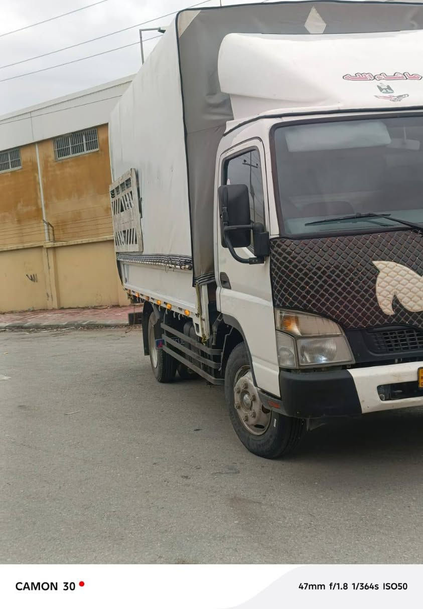 السلام عليكم كنتر موديل 2016للبيع محسن سياره جاهزة مكينة كير اكسل حداديه تخم تاير جديد جادر جديد
***********
