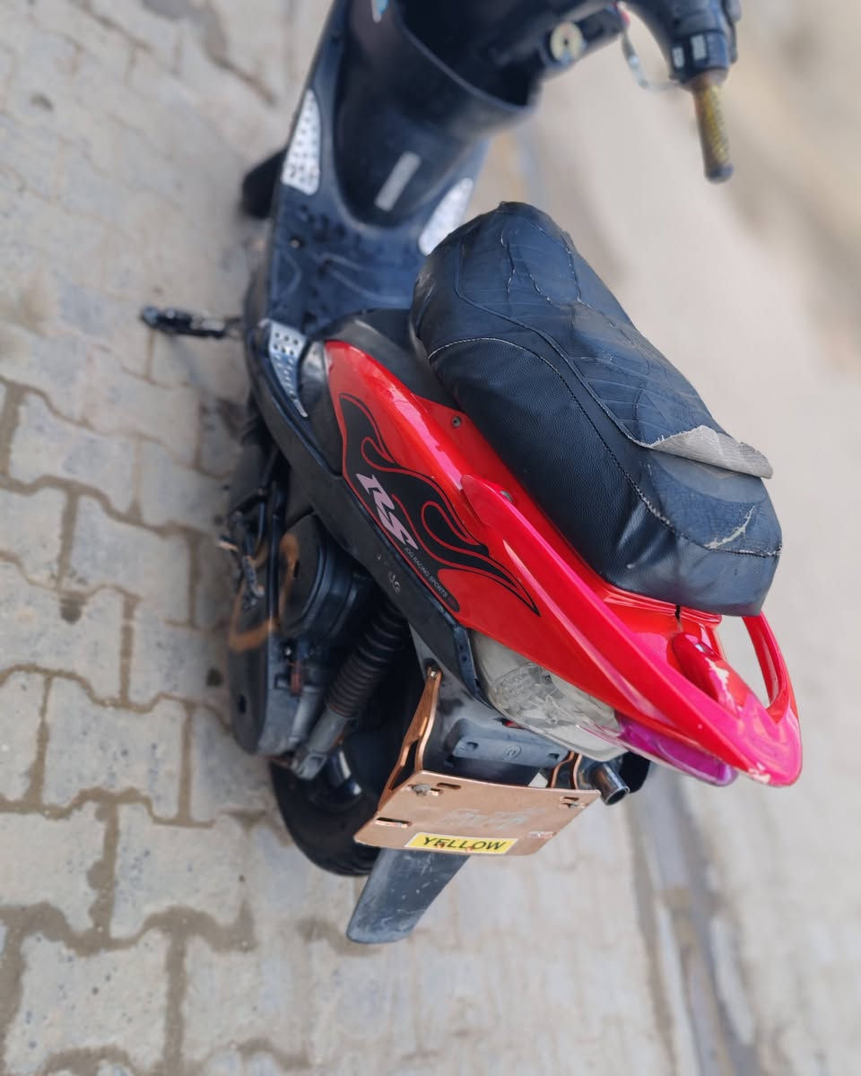 السلام عليكم دراجه ماكس 120عدله بلادي 49 كفرات تجاريه شلعه ومعدل دبلات رياضي كلجات رياضي كهربائيات كلها شغاله نضافه الدراجه مثل ما موضح بالصور سعرها 600 وبيها مجال مكاني المحموديه 
*********** اتصال 
*********** واتساب
