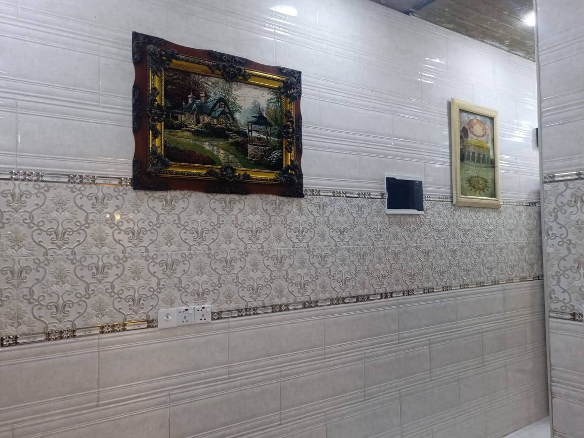 من رخصت صاحب الكروب بيت اعاده نشر بسبب وعود كاذبه 60متر جنس الأرض 117بسريدات شارع منصور قرب لملعب طابق واحد غرفه صاله مطبخ ستقبال حمام داخل تواليت خارج مدخلين لبيت سعر 37وبيه مجال  بي نقص بس لستقبال جص وبورك اي ستفسر ‏‪0775 249 3087‬‏
