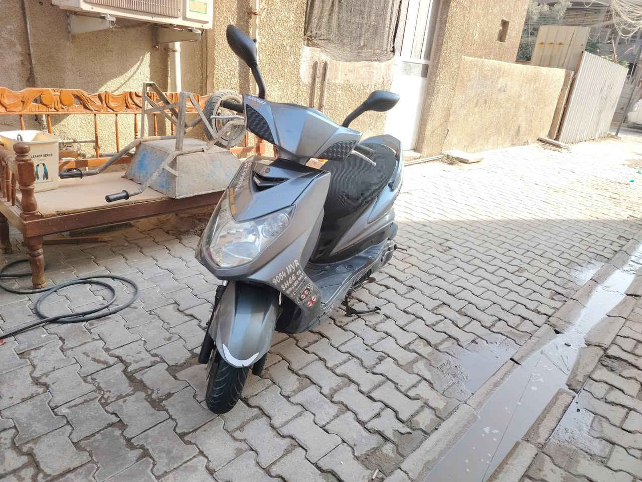 السلام عليكم شباب سكنس رمبة مكينة بلادي كفرات بلادي دراجة كاملة خير من الله مابيها اي نقص بس بيهة طفية من تهد البانزين شني سبب ماعرف سعر خاص ***********
