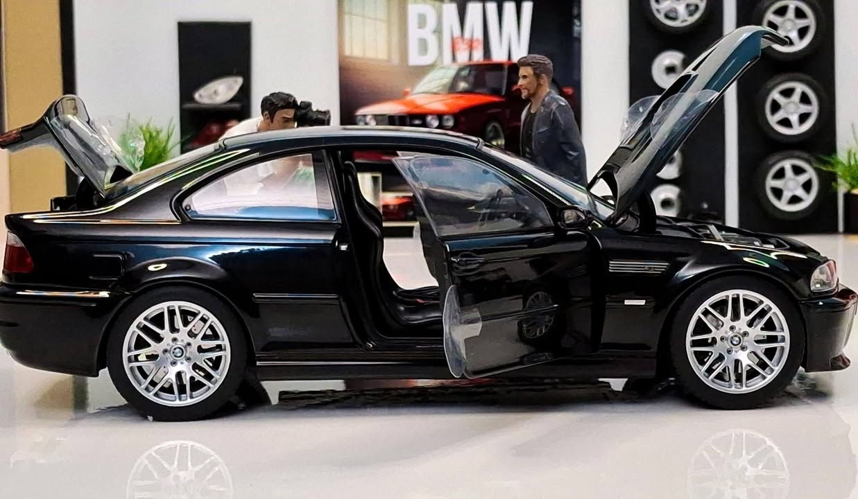 BMW M3 E46 CSL ⚫🔵🔴
Norev 1/18
بتفتح بالكامل ابواب وكبوت وشنطه ..فرش ارضيه شمواه ...دريكسيون متصل بالعجل الامامي ..وزن تقيل وفنيش ممتاز 
BMW Egypt 
BMW 
BMW M POWER 
#bmw 
#diecast 
#fyp 
#foryou 
#مجسمات
#bmw 
#norev 
#makeing
#scale_model 
#diecast_car_in_egypt 
#modelcar 
#bmwe46 
#مجسمات_سيارات_في_مصر 
#ماكيتات_سيارات_في_مصر 
#نماذج_مصغره_في_مصر 
ماكيت لعربيتى diecast 
Ayman Rehan  
 #scale_model #diecast_cars_in_egypt #مجسمات_سيارات_للبيع #diecastcollector #ماكيتات_سيارات #collection  #diecast_car_in_egypt #ماكيتات_سيارات_في_مصر #highlights #diecastdaily #نماذج_مصغره #modelcar  #collectorsedition #diecastphotography


**إذا كنت صاحب هذا الإعلان وتريد حذفه لأي سبب، رجاءا أرسل رسالة إلى الدعم الفني**