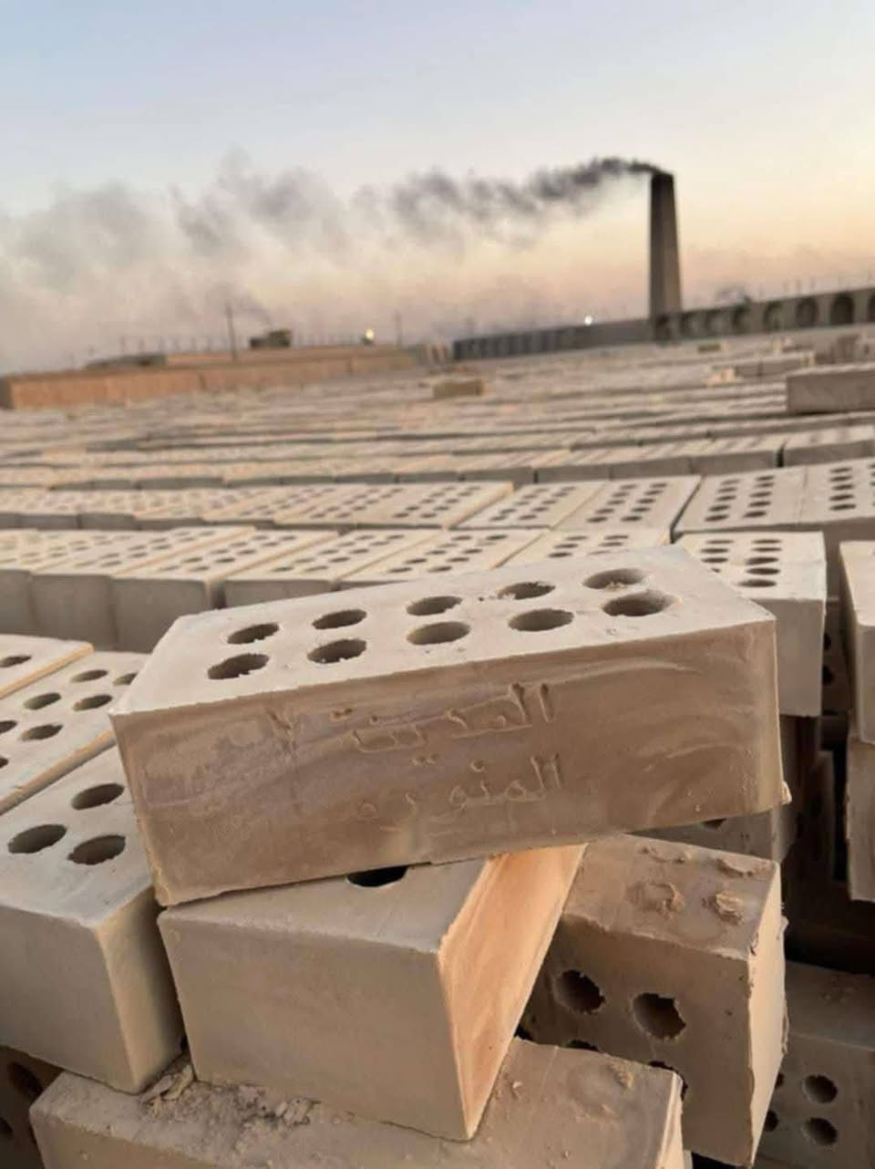 السلام عليكم للبيع اجود انواع الطابوق الجمهوري قليله املاح توصيل لكافه المحافظات  للاستفسار اتصل هذا رقمي *********** -***********
