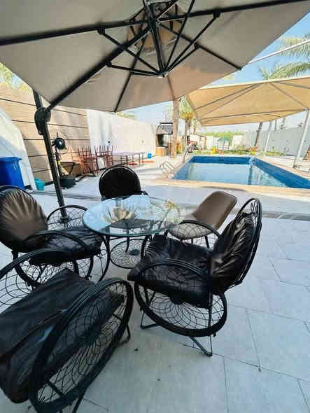 السلام عليكم  
 #مزرعه_للبيع المساحه900متر واجهيه 15 متر
 تحتوي المزرعه  على[حديقه كبيره -  مسبح كبير -مسبح اطفال-بيت كبير] 
يحتوي 🏠البيت على [صاله كبيره - مطبخ -غرف نوم نضام سويت2-مجمع صحيات خارجي ] البيت شغل درجة اولى 
⬅️نوع العقار  طابو زراعي سند 25 اقرار محكمه 
⬅️العنوان #بغداد_الدوره_البوعيثه 
     شارع الزهور 
🔷️للاستفسار اكثر خاص او الاتصال ع  الرقم التالي
☎️***********
☎️***********
