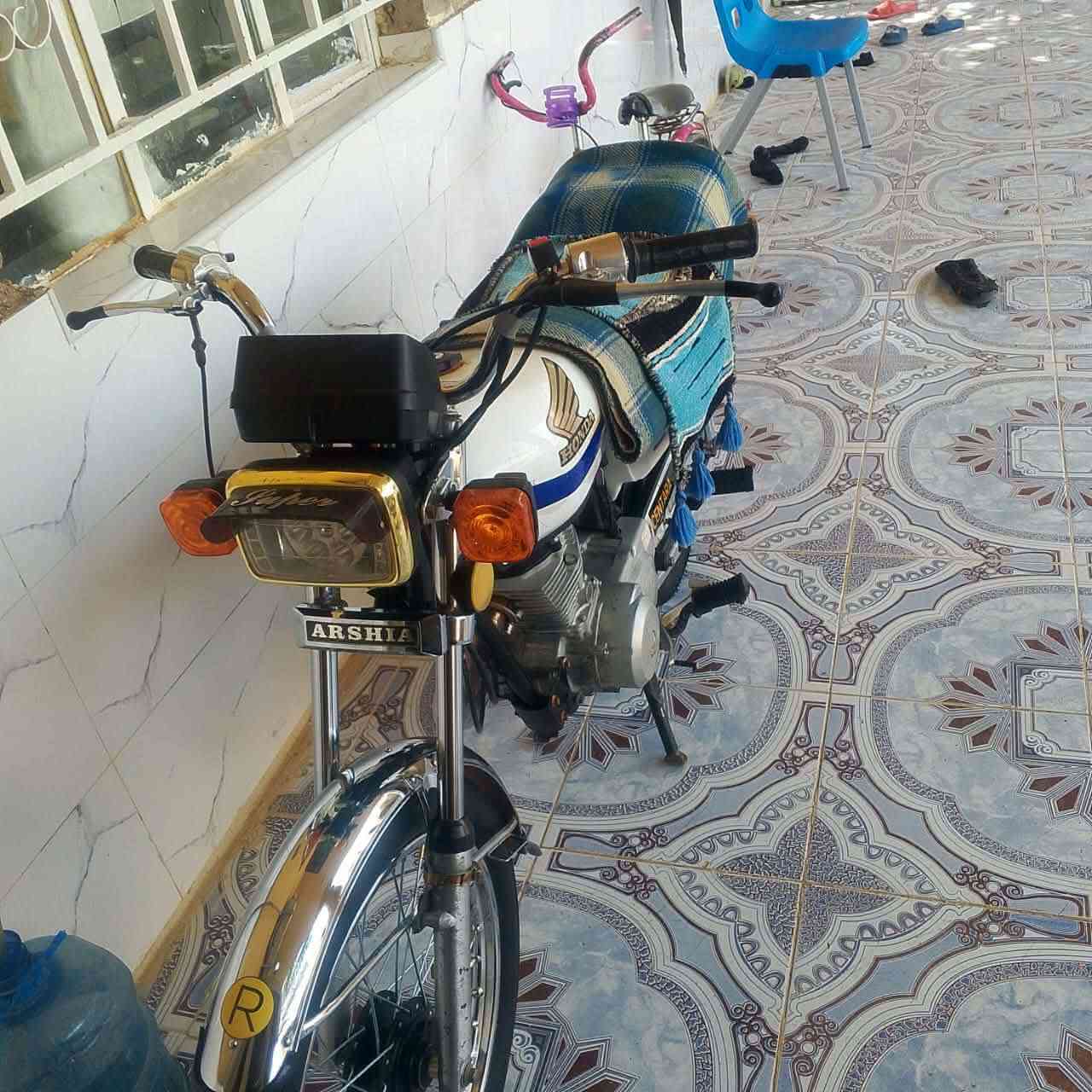 سلام عليكم دراجه لبيع ارشه مديل 18اوراق اصولي جاهزه من كلشي اتصال ع رقم  0787 806 4993
