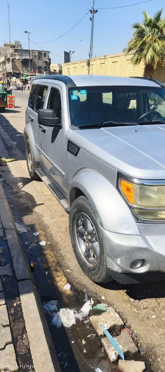 السلام عليكم
دوج نترو 2007 وارد امريكي بدون حادث فقط صبغ موضح بالسونار وبدون قطرة جراد 
محرك كير مكفول لا تنقيص ولا تبخر 
عليه تخم تاير وباتري جدد وصدر جديد مشدود قبل شهر
تبريد تدفئة وي السويج بدون اي نقص تو ويل 
ماشية حقيقي 145
السيارة ب اسمي رقم جديد هزة جديدة سنوية جديدة
السعر 85 وبيه مجال للشراي مكاني بغداد الكفاح
*********** بغداد, العراق
